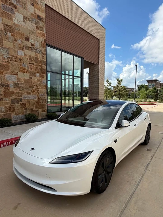2025 Tesla Model 3 - Image 2 of 19
