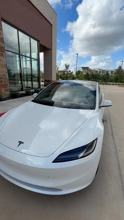 2025 Tesla Model 3 - Image 19 of 19