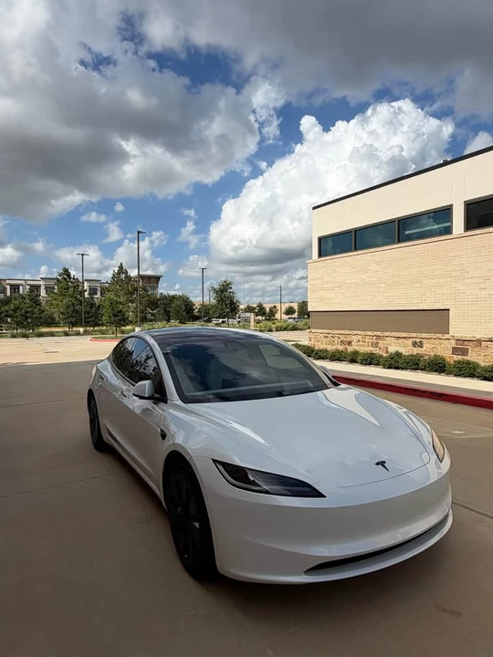 2025 Tesla Model 3 - Image 3 of 19