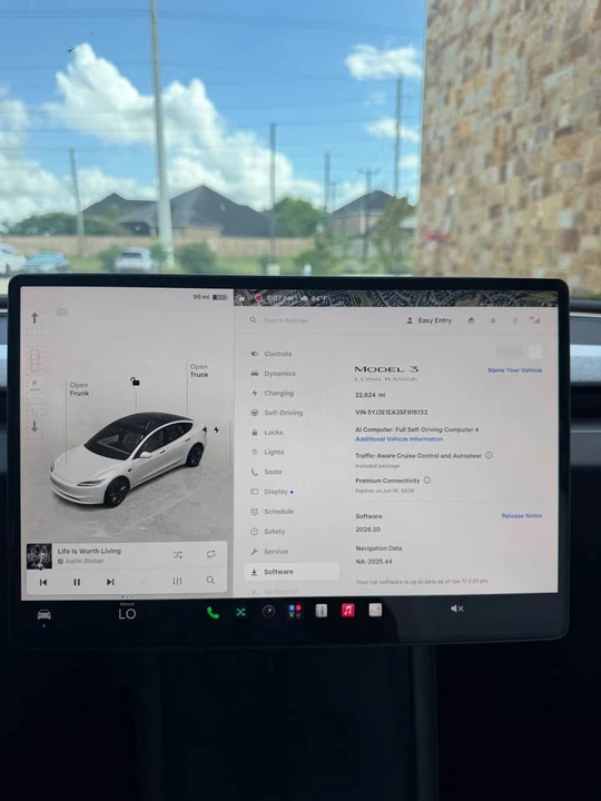 2025 Tesla Model 3 - Image 8 of 19