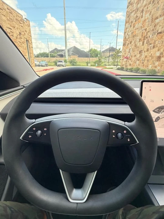 2025 Tesla Model 3 - Image 9 of 19