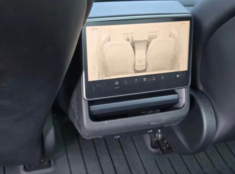 2025 Tesla Model 3 - Image 8 of 8