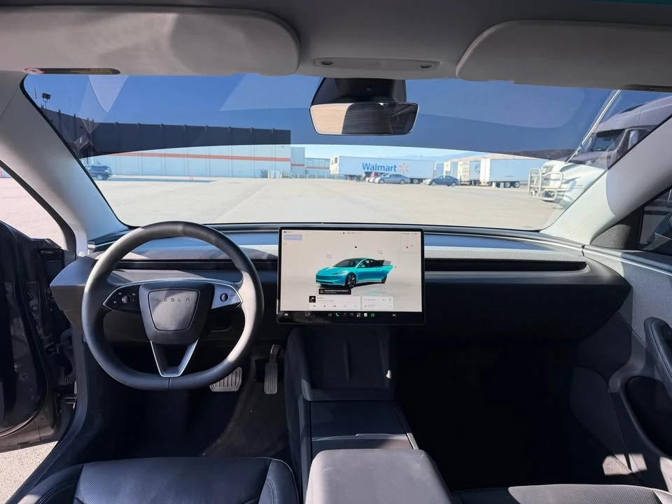 2025 Tesla Model 3 - Image 10 of 15