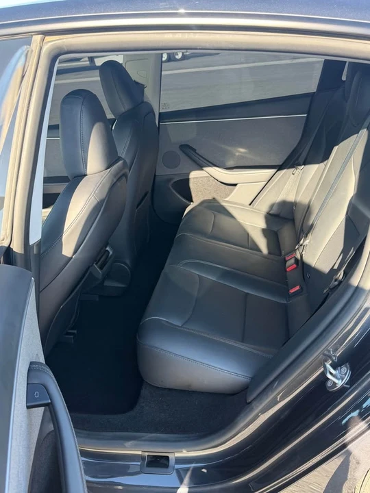 2025 Tesla Model 3 - Image 8 of 15