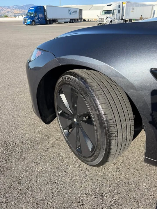 2025 Tesla Model 3 - Image 13 of 15