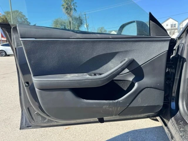 2025 Tesla Model 3 - Image 4 of 7