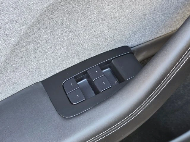 2025 Tesla Model 3 - Image 19 of 21