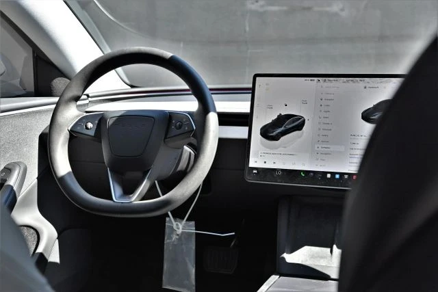 2025 Tesla Model 3 - Image 7 of 19