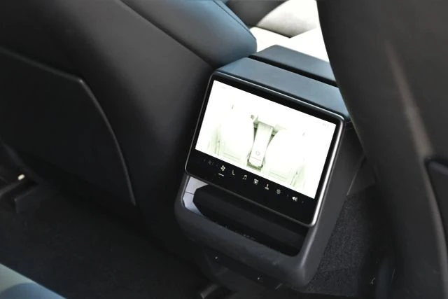 2025 Tesla Model 3 - Image 18 of 19