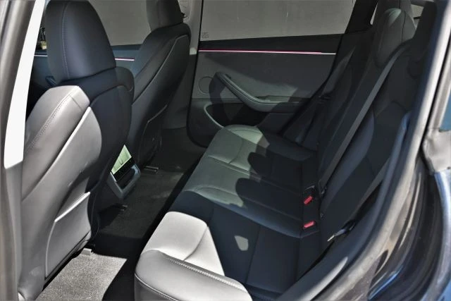 2025 Tesla Model 3 - Image 17 of 19