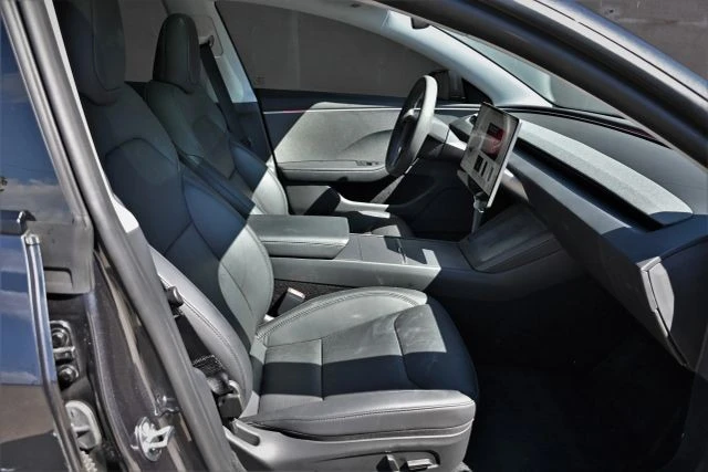 2025 Tesla Model 3 - Image 15 of 19
