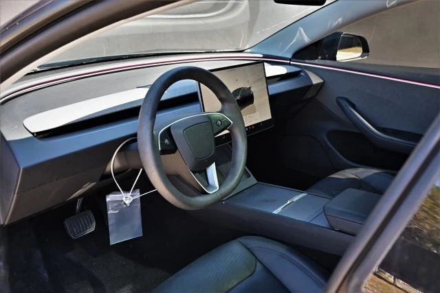 2025 Tesla Model 3 - Image 10 of 19
