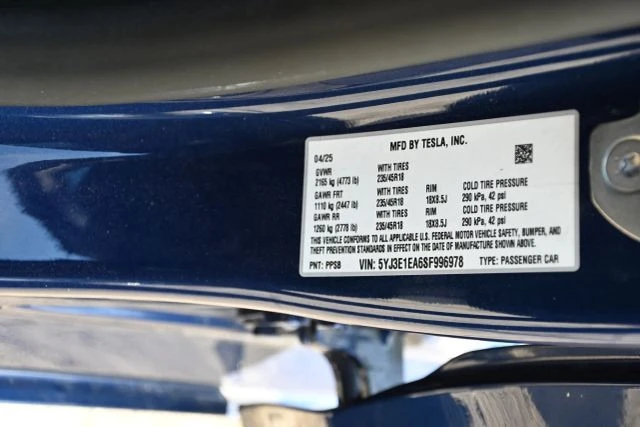 2025 Tesla Model 3 - Image 16 of 16