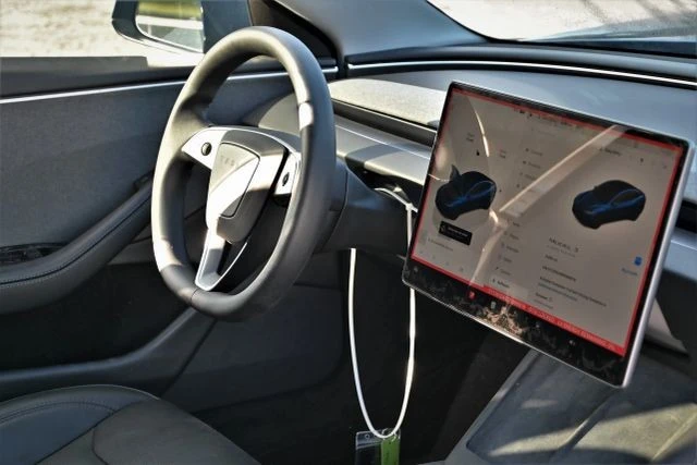 2025 Tesla Model 3 - Image 11 of 16