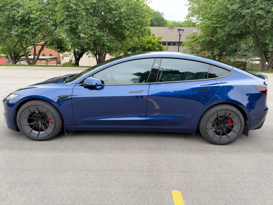 2025 Tesla Model 3 Performance - Image 9 of 31