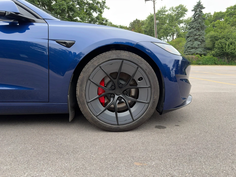 2025 Tesla Model 3 Performance - Image 26 of 31