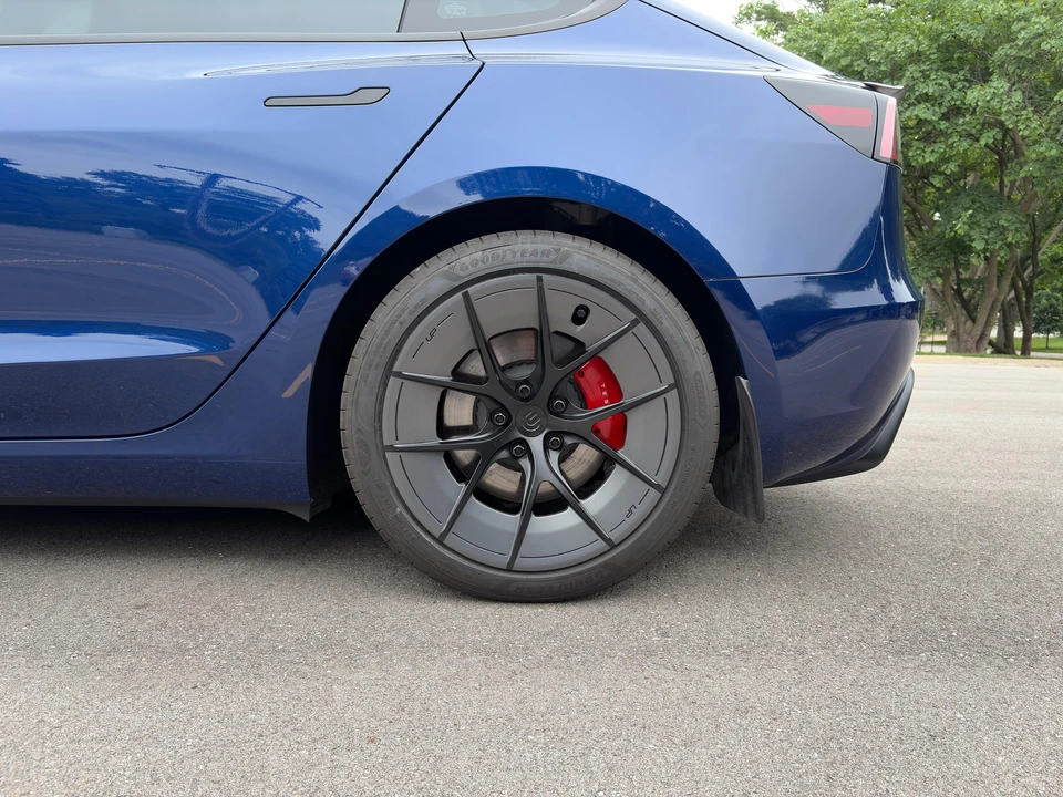 2025 Tesla Model 3 Performance - Image 24 of 31