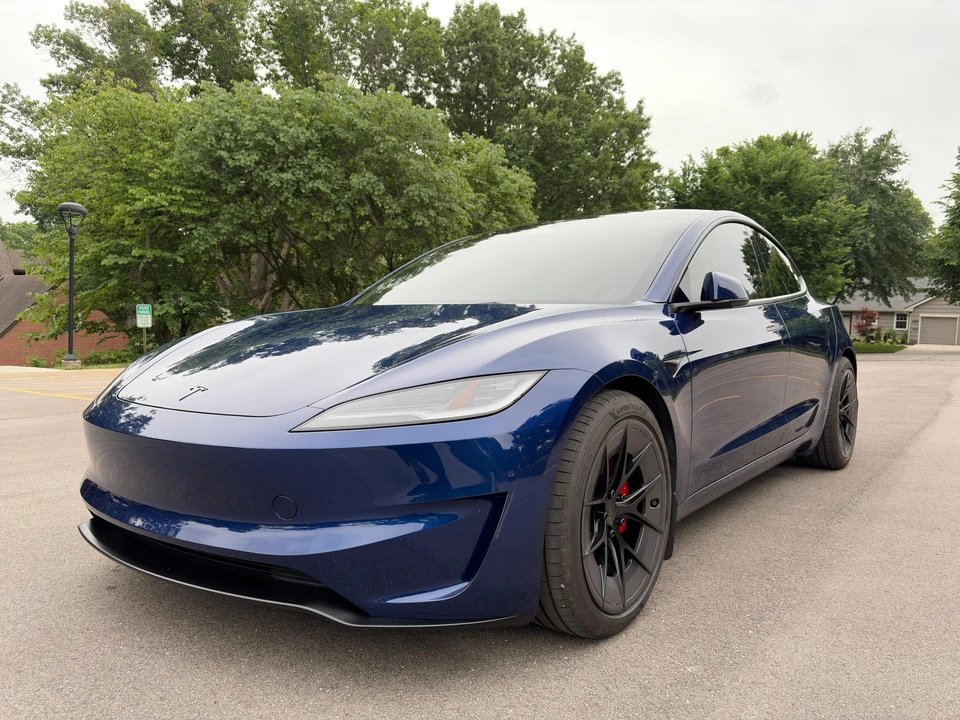 2025 Tesla Model 3 Performance - Image 7 of 31