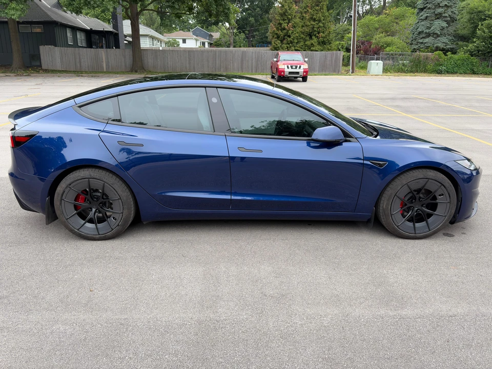 2025 Tesla Model 3 Performance - Image 14 of 31