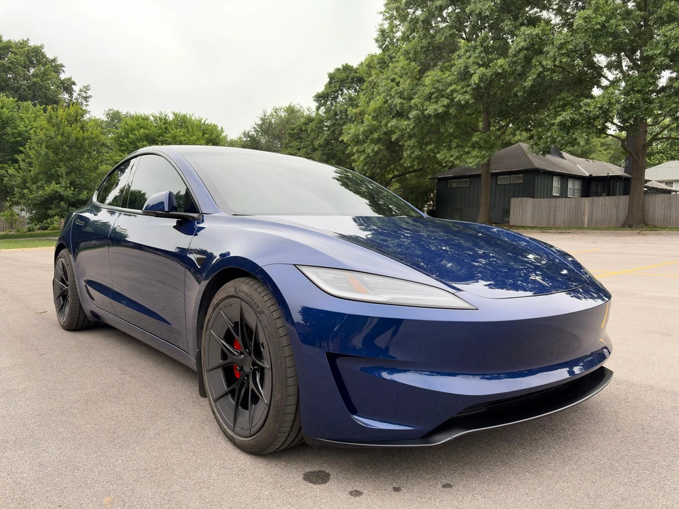 2025 Tesla Model 3 Performance - Image 15 of 31