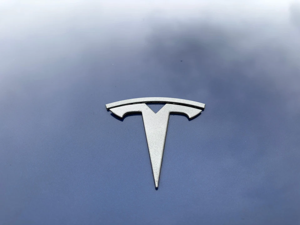 2025 Tesla Model 3 Performance - Image 21 of 31