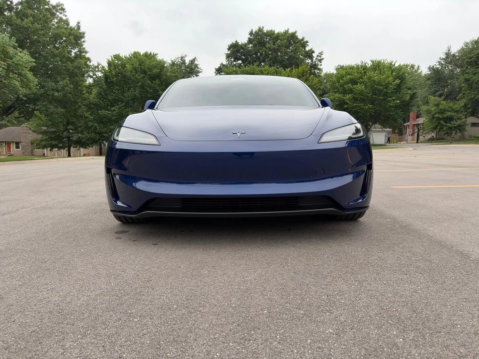 2025 Tesla Model 3 Performance - Image 6 of 31