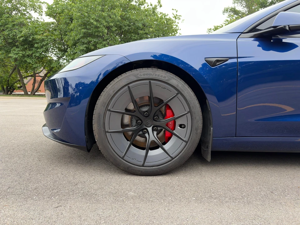 2025 Tesla Model 3 Performance - Image 23 of 31