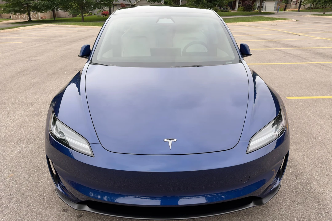 2025 Tesla Model 3 Performance - Image 2 of 31
