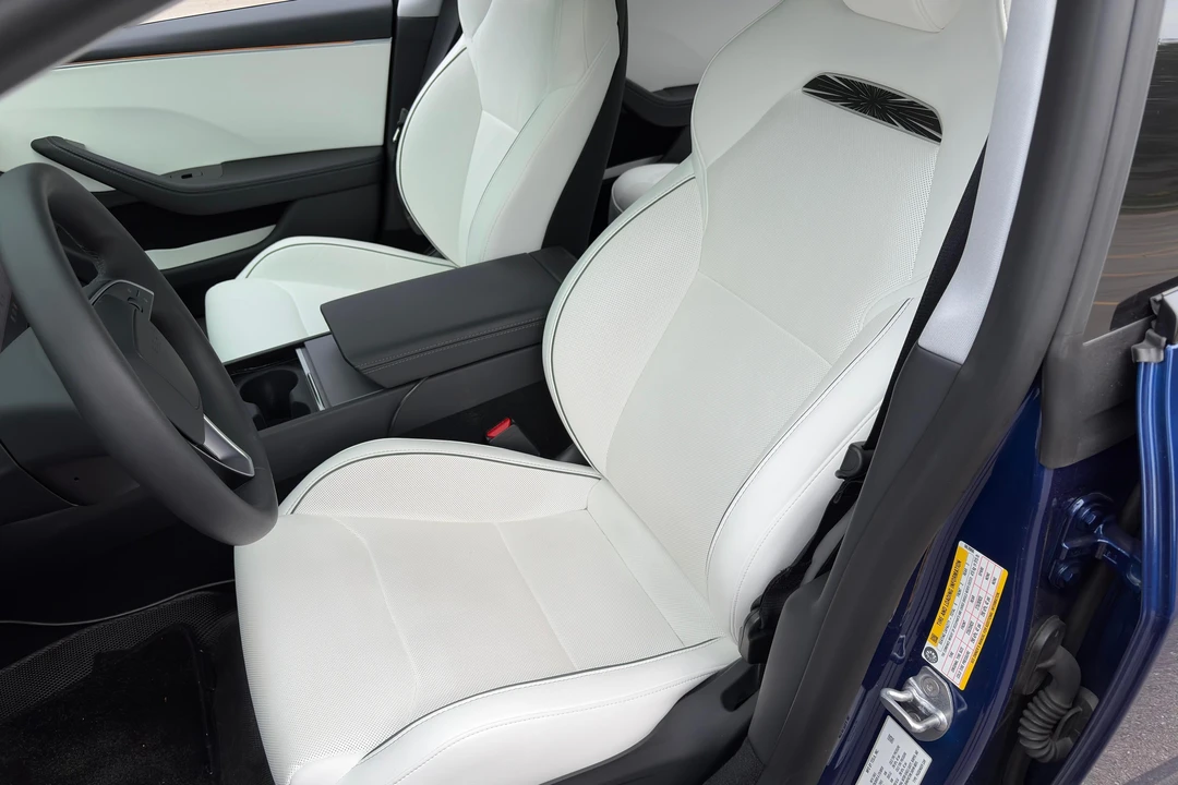 2025 Tesla Model 3 Performance - Image 28 of 31