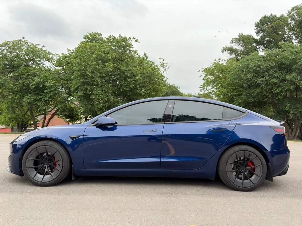 2025 Tesla Model 3 Performance - Image 10 of 31