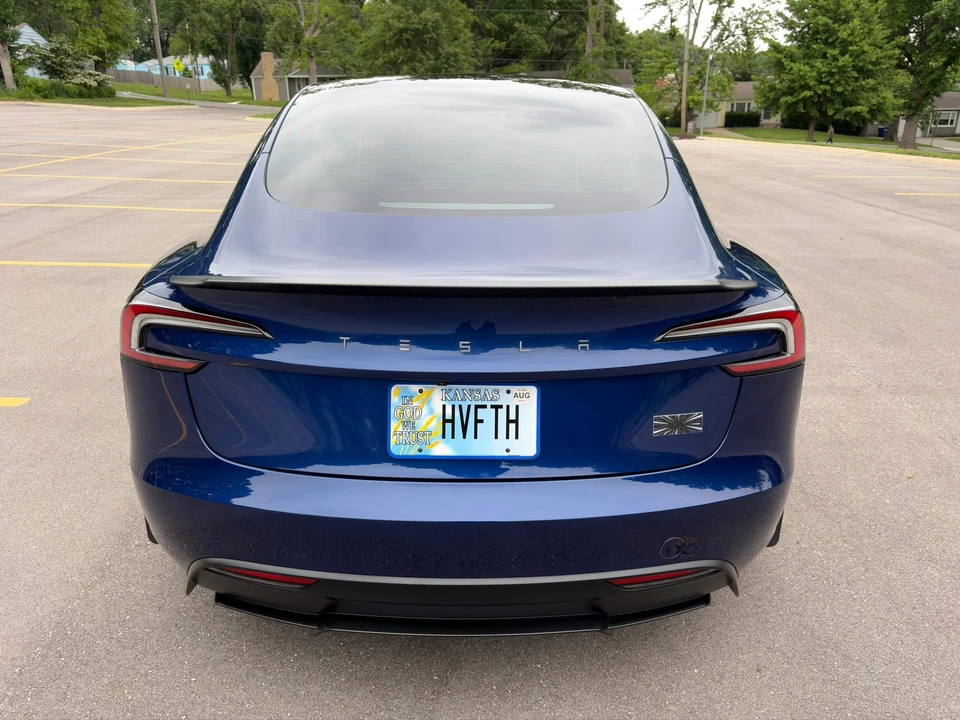2025 Tesla Model 3 Performance - Image 12 of 31