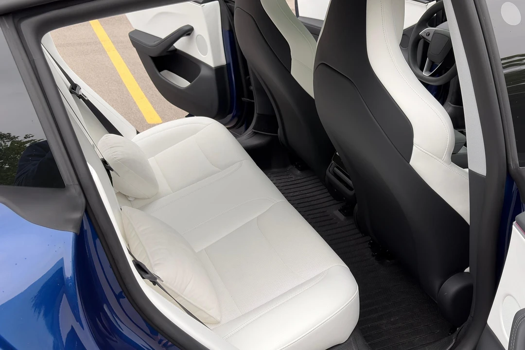 2025 Tesla Model 3 Performance - Image 29 of 31