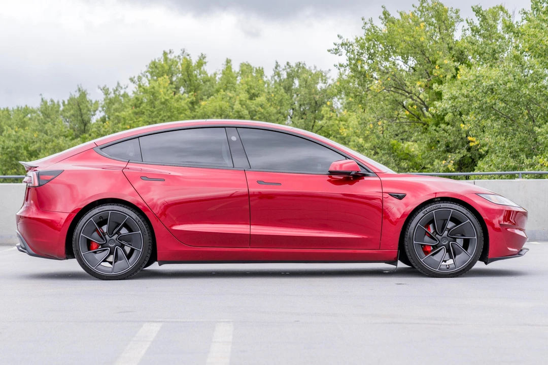 2025 Tesla Model 3 Performance - Image 3 of 31