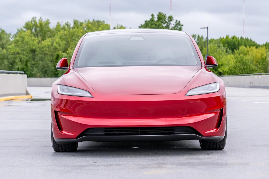 2025 Tesla Model 3 Performance - Image 6 of 31