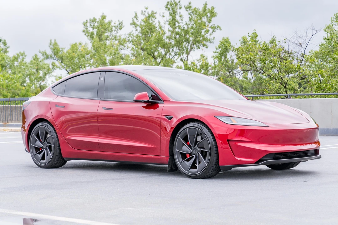2025 Tesla Model 3 Performance - Image 13 of 31