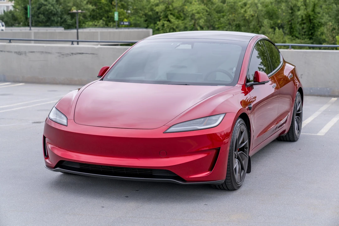 2025 Tesla Model 3 Performance - Image 7 of 31