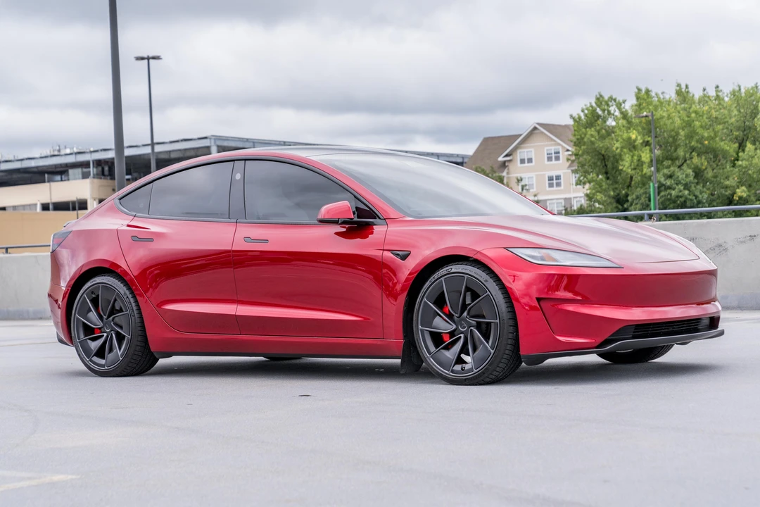 2025 Tesla Model 3 Performance - Image 14 of 31