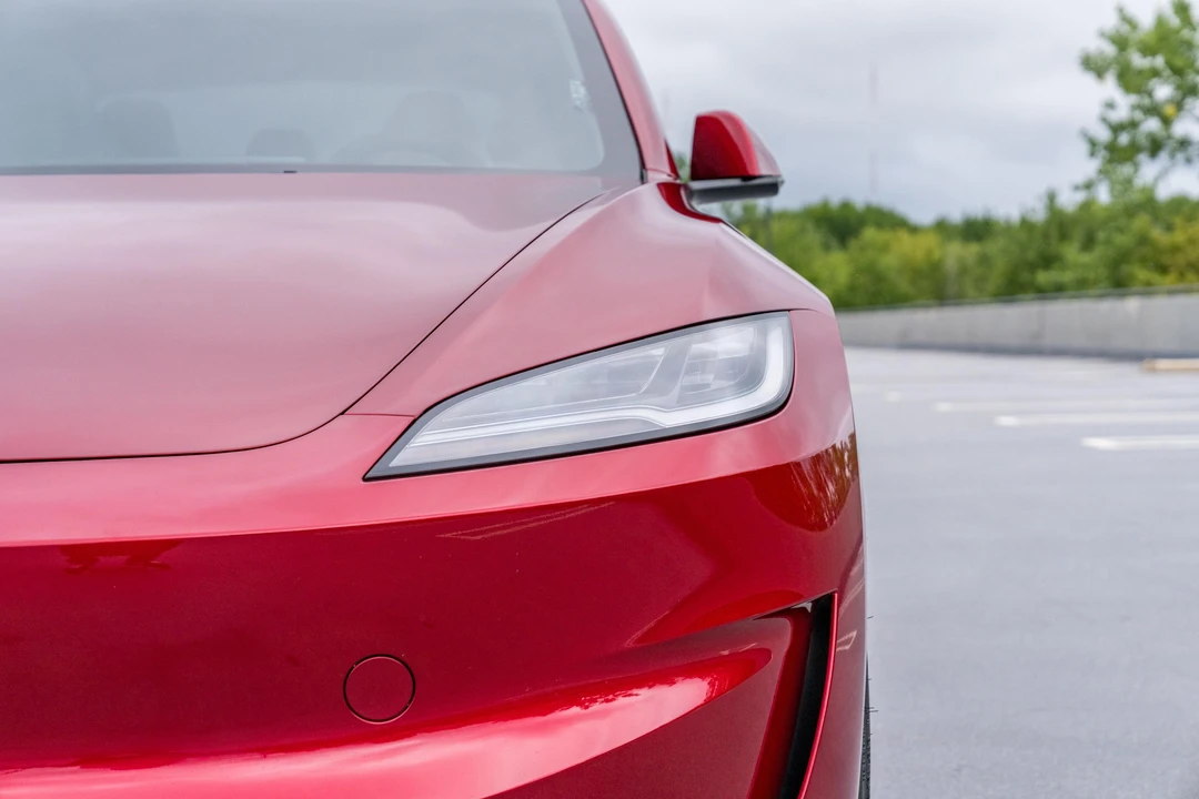 2025 Tesla Model 3 Performance - Image 18 of 31