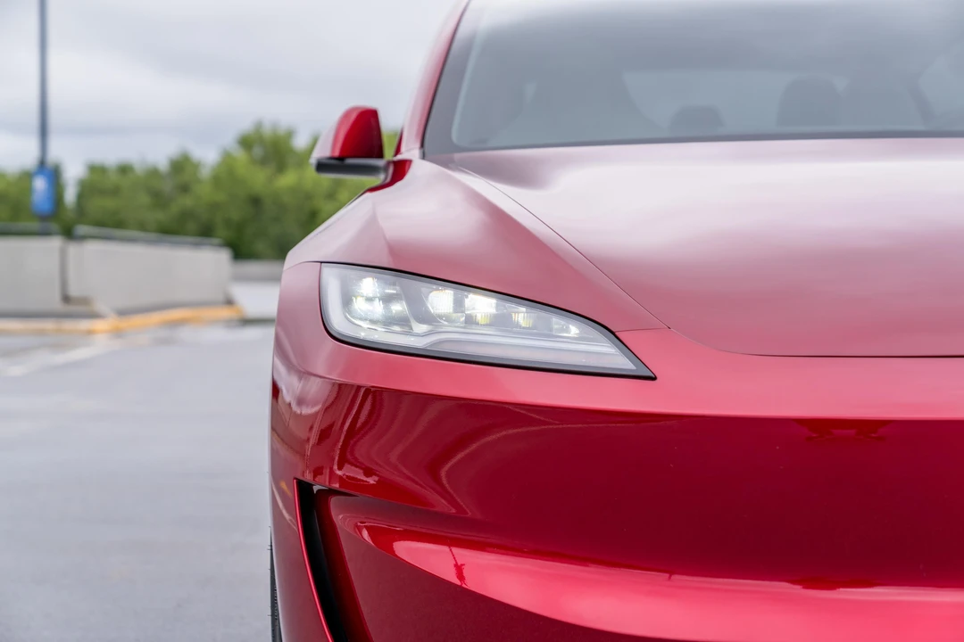 2025 Tesla Model 3 Performance - Image 16 of 31