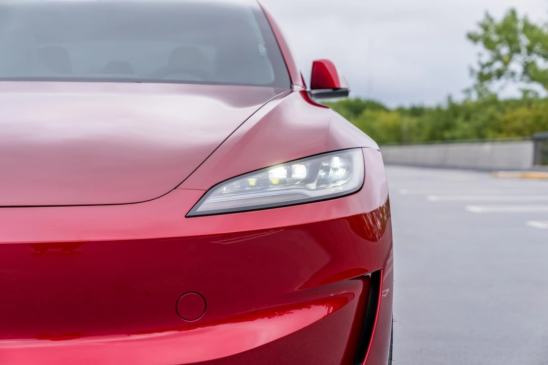 2025 Tesla Model 3 Performance - Image 17 of 31