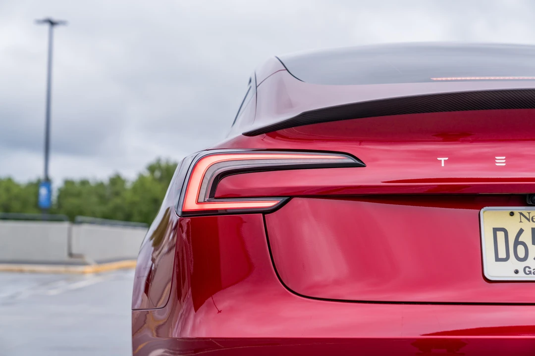2025 Tesla Model 3 Performance - Image 28 of 31