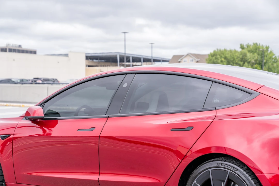 2025 Tesla Model 3 Performance - Image 25 of 31