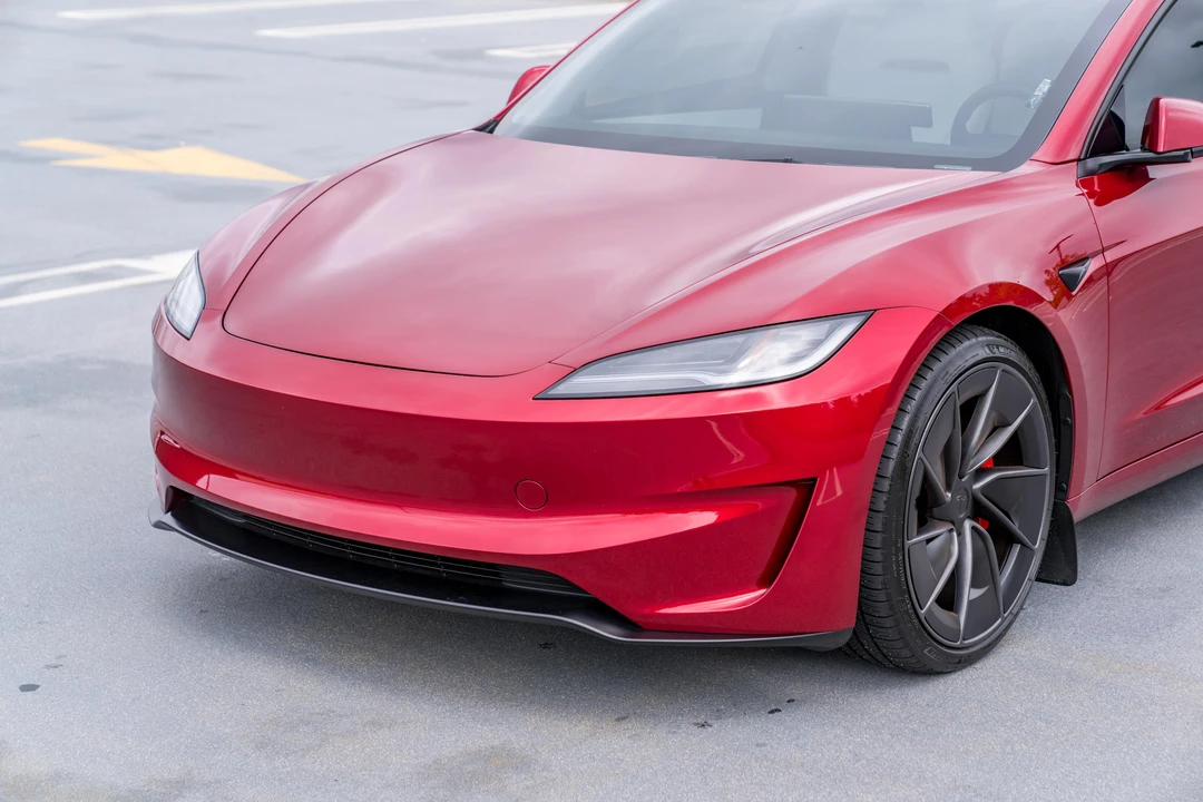 2025 Tesla Model 3 Performance - Image 19 of 31