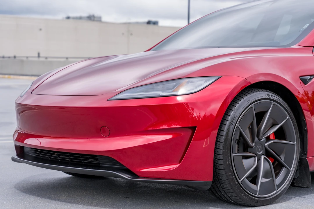 2025 Tesla Model 3 Performance - Image 20 of 31