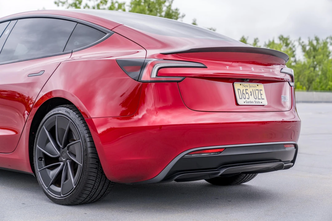2025 Tesla Model 3 Performance - Image 27 of 31