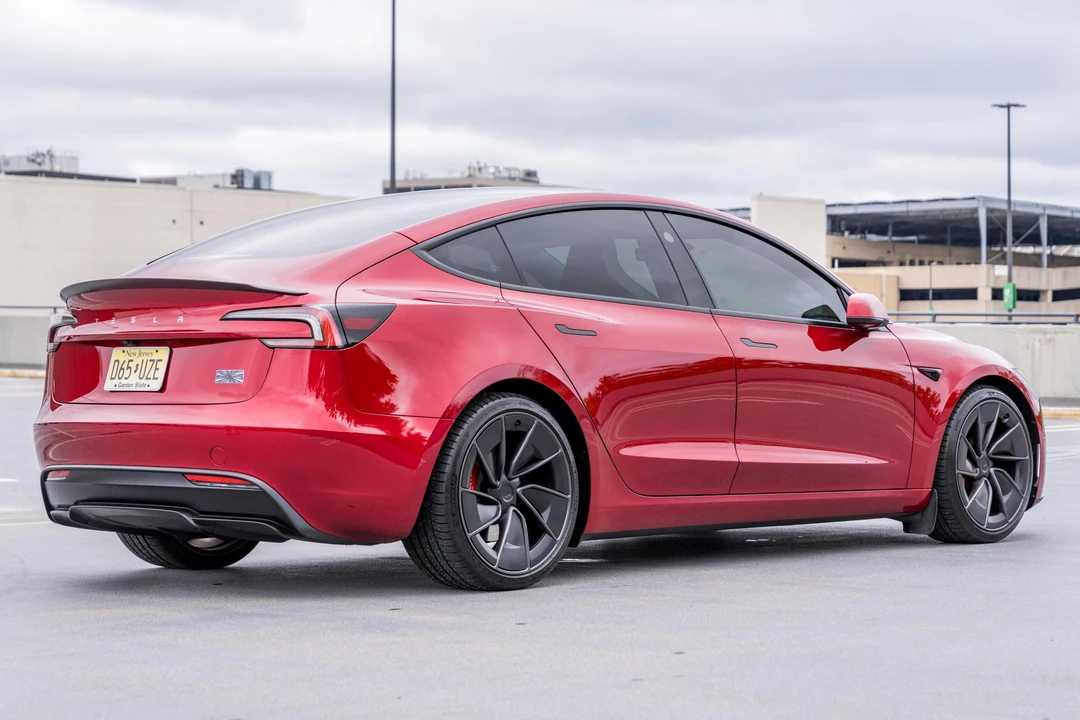 2025 Tesla Model 3 Performance - Image 4 of 31