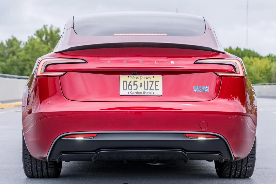 2025 Tesla Model 3 Performance - Image 5 of 31