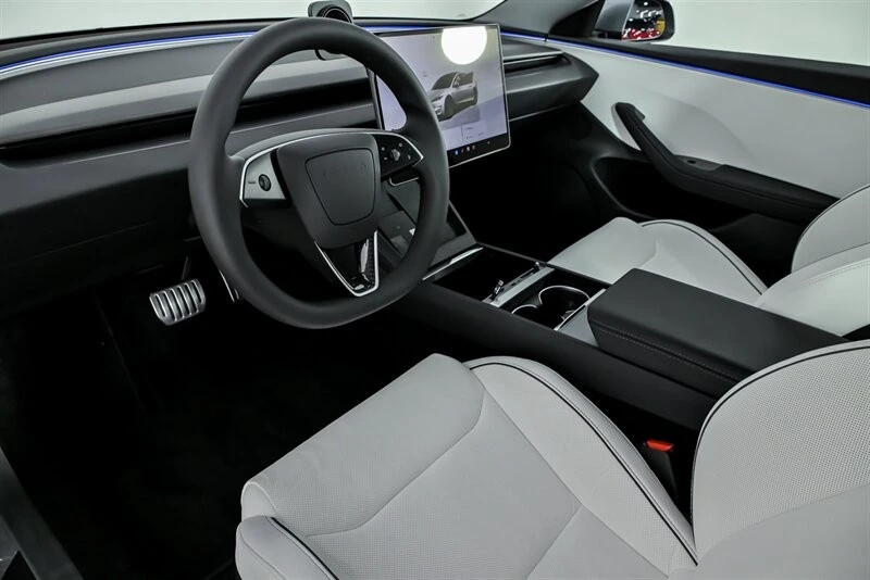 2025 Tesla Model 3 Performance - Image 19 of 21