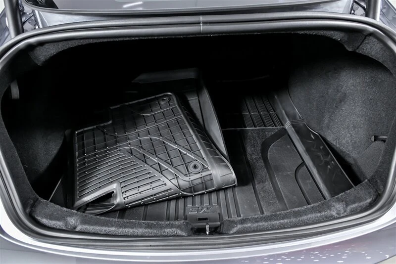 2025 Tesla Model 3 Performance - Image 16 of 21