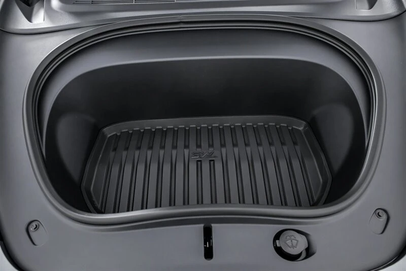 2025 Tesla Model 3 Performance - Image 17 of 21